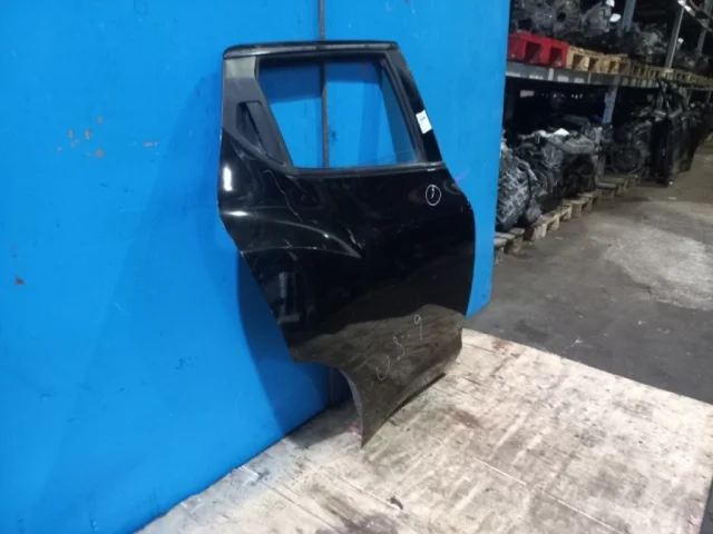 Накладка на дверь задняя правая для Nissan Juke YF15 JDM 2010-2014 на фотографиях