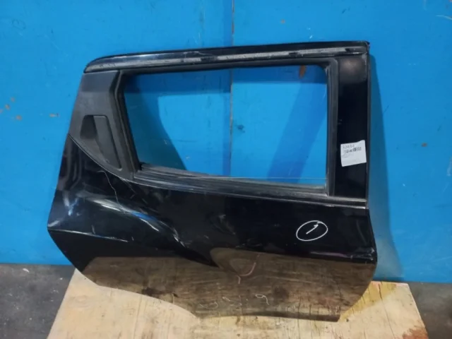 Накладка на дверь задняя правая для Nissan Juke YF15 JDM 2010-2014 на фотографиях