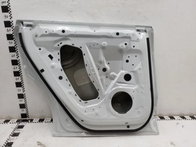 Дверь задняя левая для Audi Q8 4M 2018-2023 на фотографиях