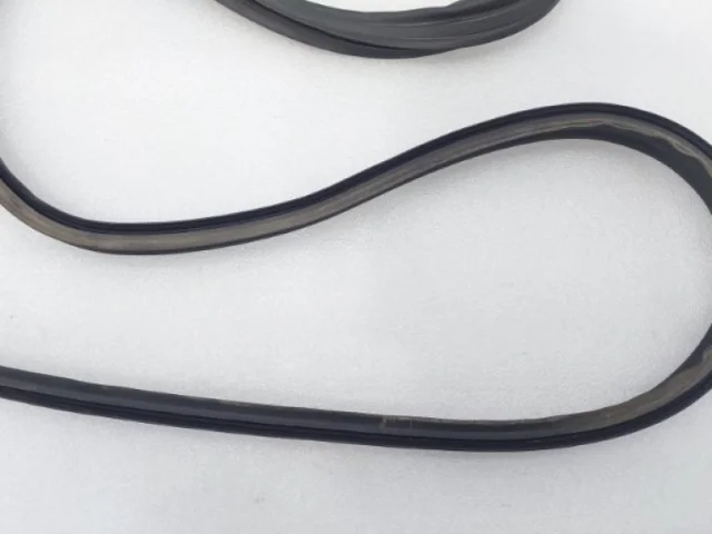 Уплотнитель багажника для Kia Cerato BD 2018+ на фотографиях