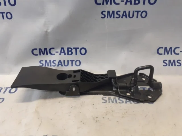 Замок капота для Audi A7 4G 2010-2014 на фотографиях