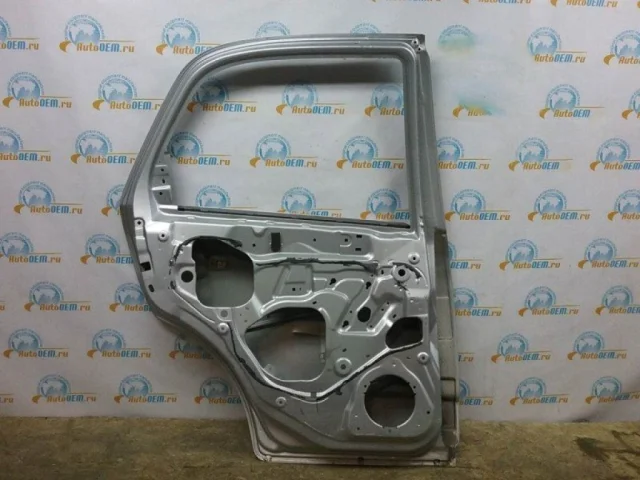 Молдинг двери задний левый для Suzuki SX4 2006-2009 на фотографиях