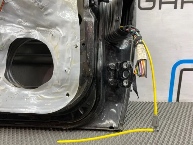 Дверь передняя левая для Mercedes-Benz C class W202 1993-2001 на фотографиях