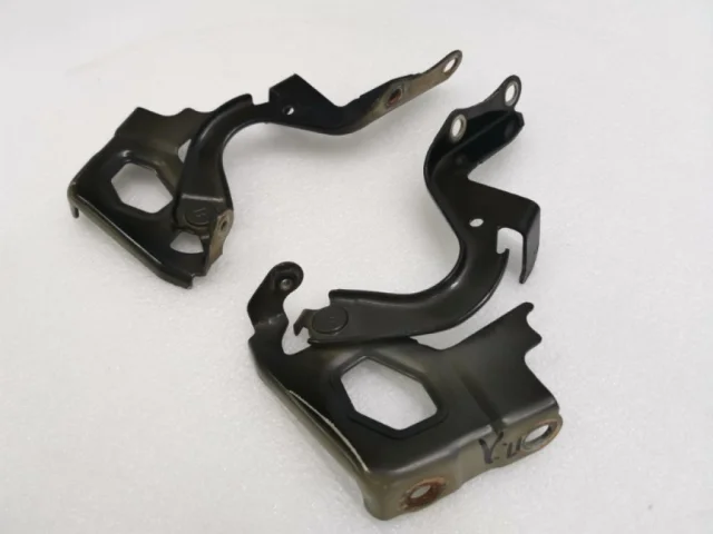 Петля капота правая для Toyota RAV4 XA40 rest 2015-2019 на фотографиях