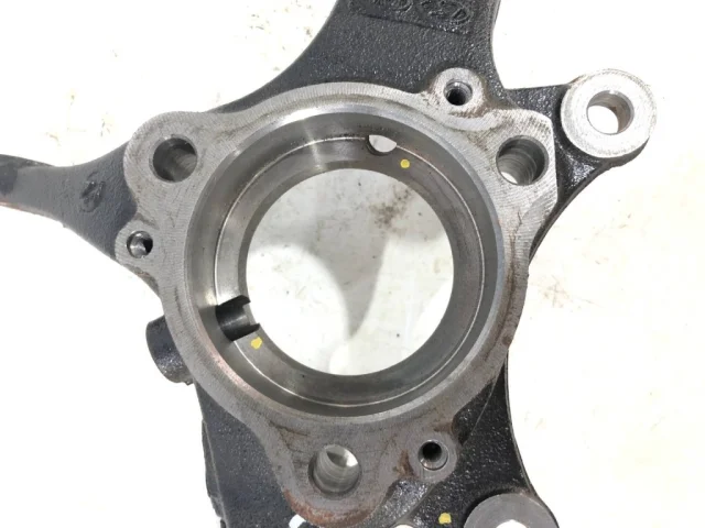 Кулак поворотный левый для Kia Cerato YD 2016-2020 rest. на фотографиях