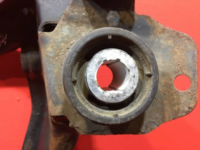 Подрамник двигателя для Ford Galaxy CD340 2006-2015 на фотографиях