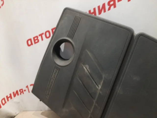 Пластиковая крышка двигателя для BMW 1er Ф20 2011-2015 на фотографиях