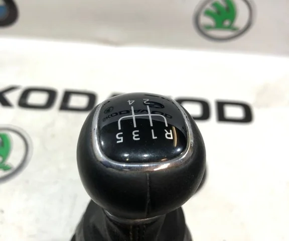 Ручка МКПП для Skoda Octavia A7 на фотографиях