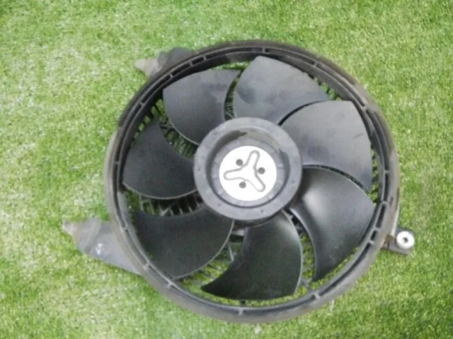Вентилятор радиатора кондиционера для Toyota Land Cruiser J200 Rest2 2015-2021 на фотографиях