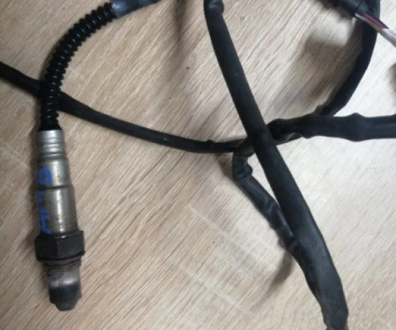 Лямбда-зонд (верхний) для Volkswagen Passat (B5+ (B5.5), Typ 3BG) 2000-2005 на фотографиях