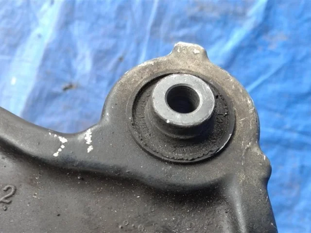 Рычаг передний правый нижний для Nissan Murano Z51 2007-2015 на фотографиях