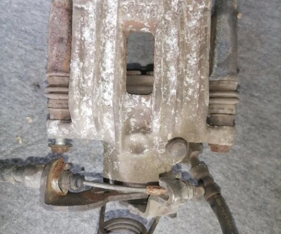 Суппорт задний правый для Audi A4 B7 Avant 2004-2008 на фотографиях