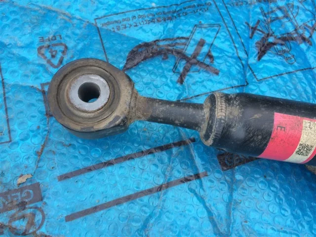 Амортизатор кабины пружинный передний левый для Toyota Land Cruiser 200 2007-2015 на фотографиях