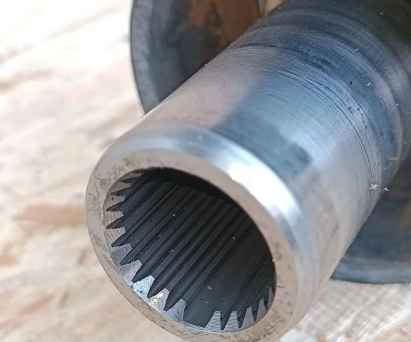 Карданный вал передний для Mitsubishi Pajero V90 5dr rest II 2014-2020 на фотографиях