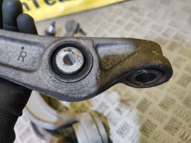 Рычаг передний правый нижний для Audi A4 B8 2007-2015 на фотографиях