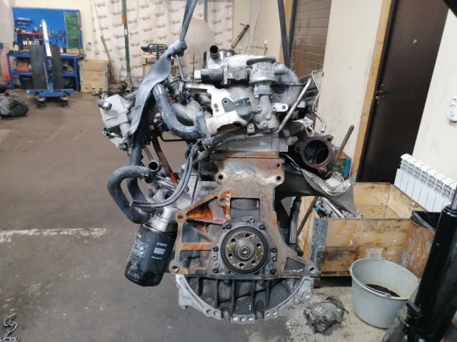 Двигатель для Volkswagen Passat Variant (B5+ (B5.5), Typ 3BG) 2000-2005 на фотографиях