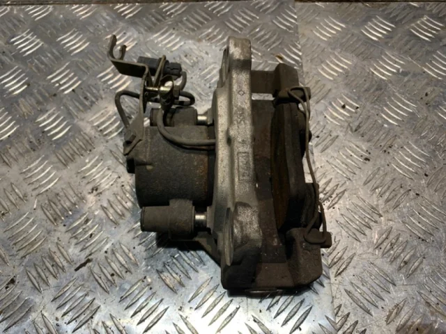 Суппорт передний левый для Audi A4 B5 Avant 1994-2001 на фотографиях