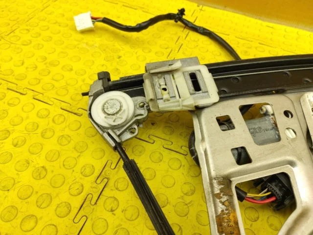 Мотор стеклоподъемника передний левый для Mercedes-Benz S class W220 1998-2005 на фотографиях