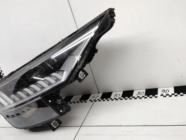 Фара ксенон левая для Audi Q8 4M 2018-2023 на фотографиях