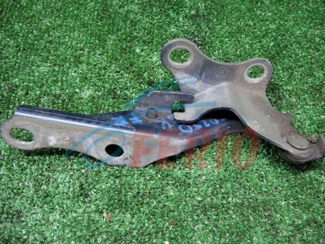 Петля капота правая для Toyota Avensis Седан T250 2003-2008 на фотографиях