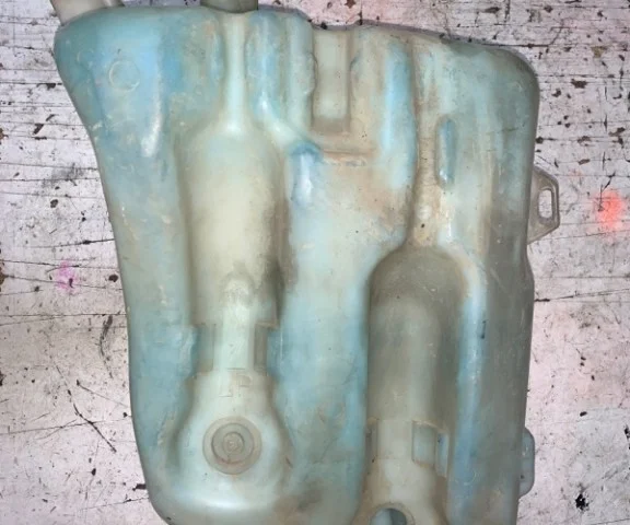 Бачок стеклоомывателя задний для Peugeot Partner Фургон 2008-2015 на фотографиях