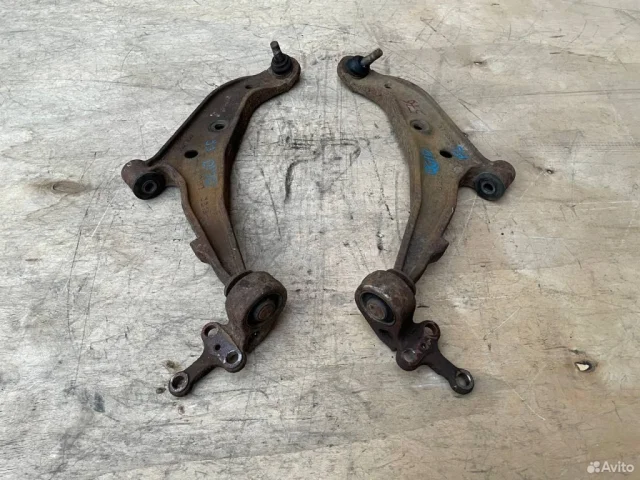 Рычаг передний правый нижний для Nissan Almera N16 Седан 2000-2006 на фотографиях