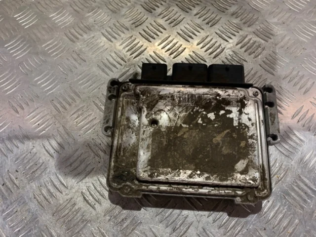 Блок управления двигателем для Citroen C4 Хэтчбек 2010-2016 на фотографиях