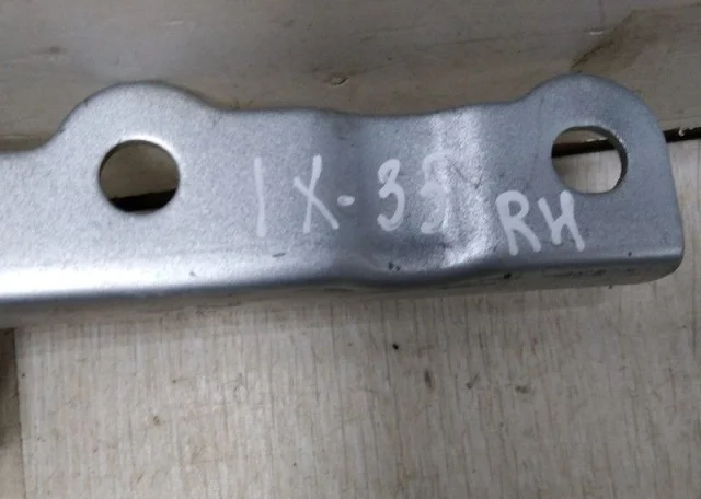 Петля капота правая для Hyundai ix35 1 Rest 2013-2016 на фотографиях