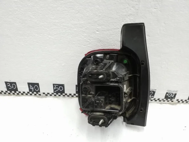 Фонарь правый для Renault Duster HM 2020+ на фотографиях