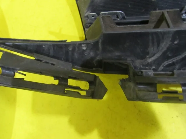 Решетка радиатора для Volkswagen Caddy IV (2K) 2015-2020 на фотографиях