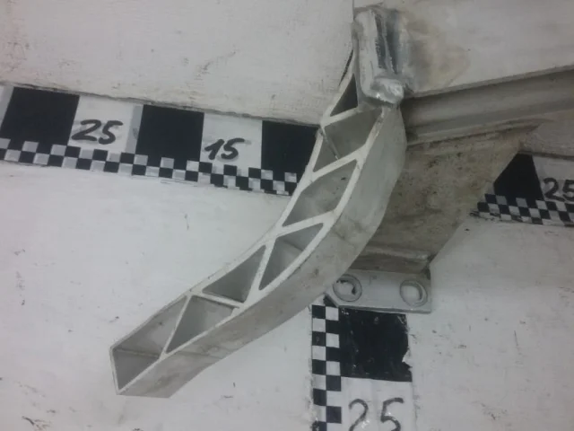 Усилитель переднего бампера для Porsche Panamera Универсал 2017-2024 на фотографиях