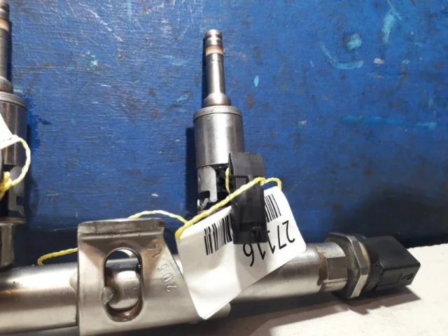 Форсунка топливная для Skoda Octavia A7 Tour на фотографиях