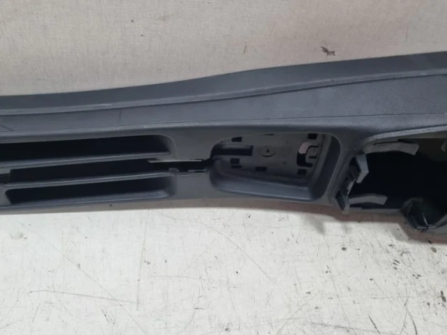 Крышка подлокотника для Volkswagen Polo V (6R) 2009-2014 на фотографиях