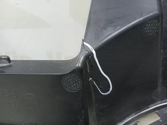 Кожух замка капота для Skoda Octavia A8 на фотографиях