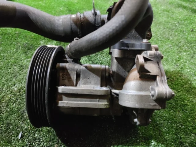 Насос ГУР для BMW 1er Е81 2007-2012 на фотографиях