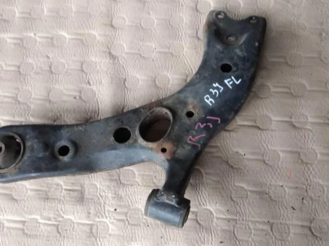 Рычаг передний левый нижний для Toyota RAV4 XA30 2005-2012 на фотографиях