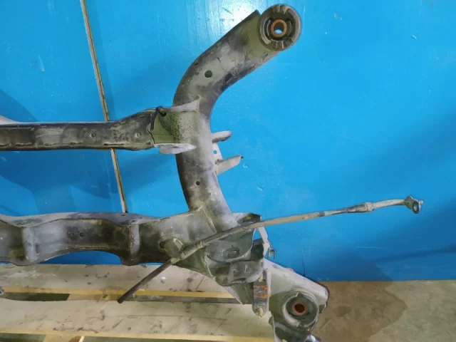 Задний подрамник для Nissan Teana J31 2003-2007 на фотографиях