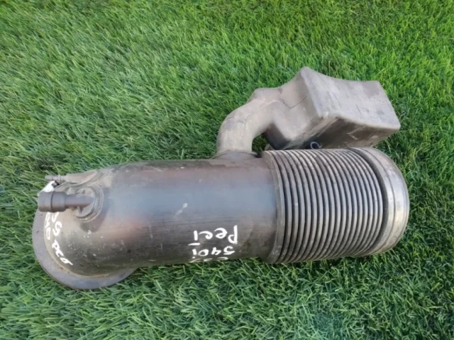 Корпус воздушного фильтра для BMW 7er Е38 1994-2001 на фотографиях