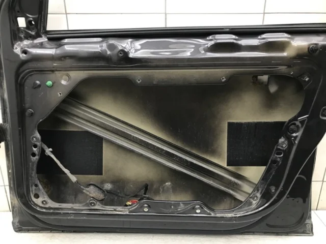 Дверь передняя правая для Volkswagen Passat Variant (B6, Typ 3C) 2004-2010 на фотографиях