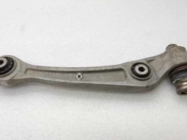 Качающийся рычаг левый для Audi A4 B8 2007-2015 на фотографиях
