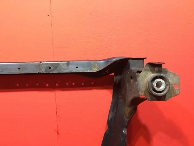 Подрамник двигателя для Ford Galaxy CD340 2006-2015 на фотографиях