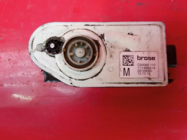 Моторчик корректора фары для BMW 5er G30 2016-2023 на фотографиях