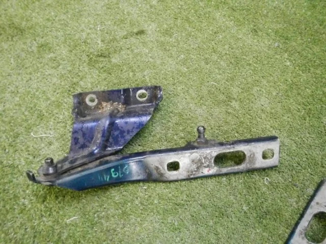 Петля капота левая для Audi Q5 8R 2008-2016 на фотографиях