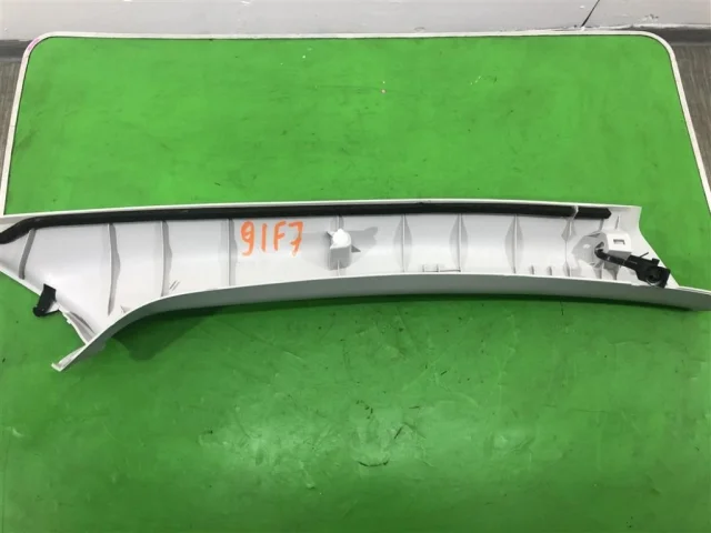 Накладка лобового стекла левая для Subaru Forester SJ 2013-2016 на фотографиях