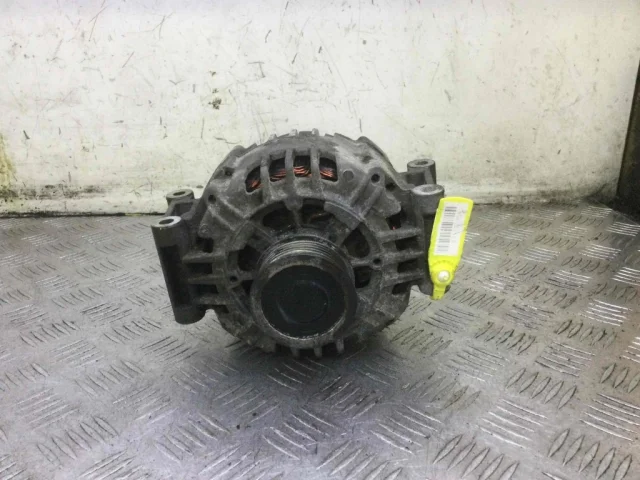 Генератор для Audi A4 B6 Avant 2000-2004 на фотографиях