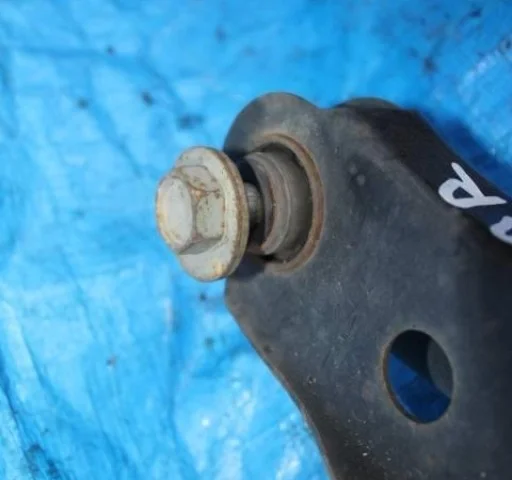 Качающийся рычаг левый для Nissan Murano Z51 2007-2015 на фотографиях