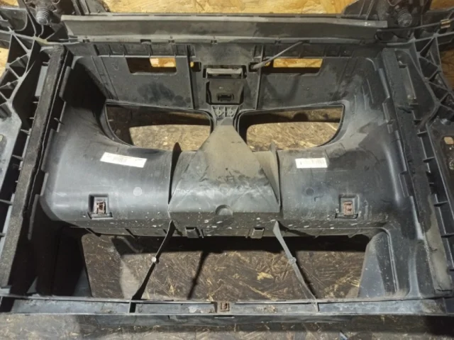 Панель радиатора (телевизор) для BMW 1er Е81 2007-2012 на фотографиях