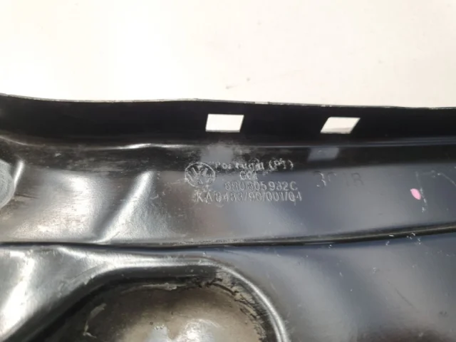 Кронштейн правой фары верхний для Volkswagen Polo V (6C) Седан 2015-2020 на фотографиях