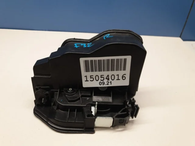 Уплотнитель передней правой двери для BMW 5er Ф10 Rest. 2014-2017 на фотографиях