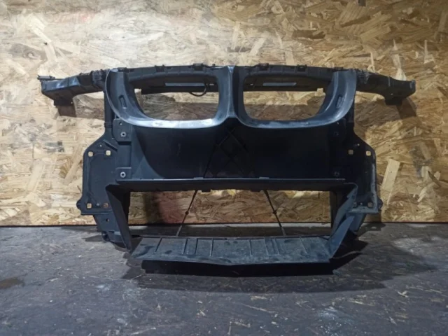 Панель радиатора (телевизор) для BMW 1er Е81 2007-2012 на фотографиях